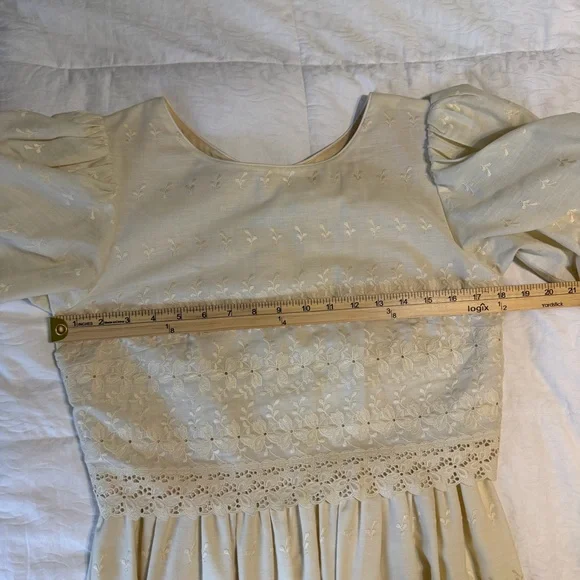 Vintage 80s Eyelet Prairie Bridal Dress Ivory Puff Sleeve Formal Cottagecore - Picture 13 of 16